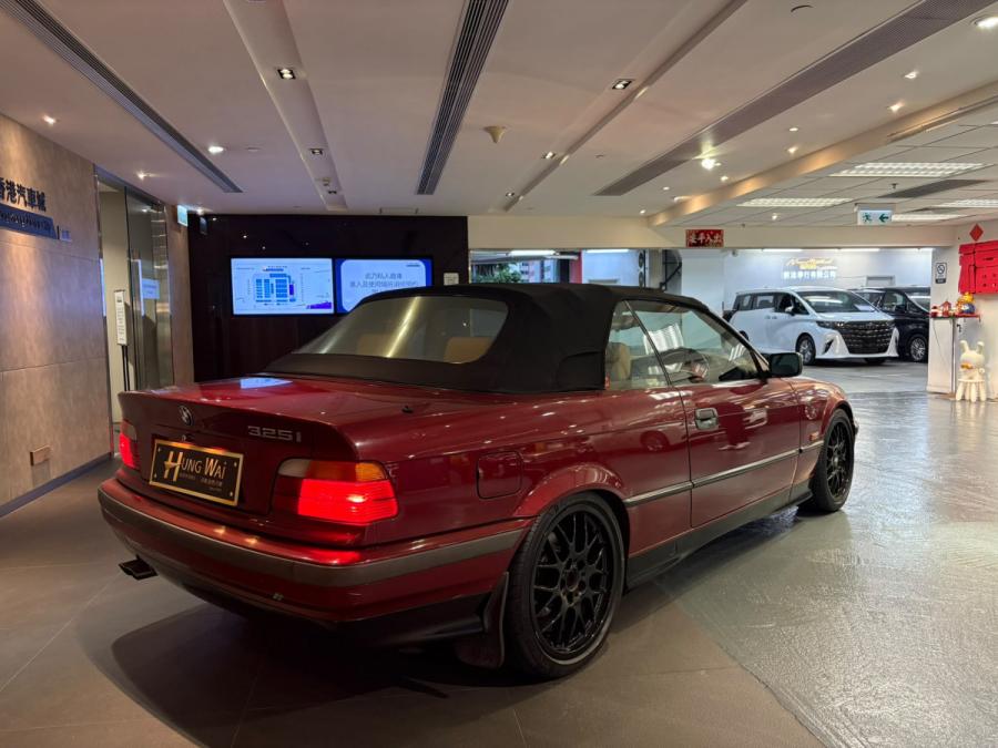 325i Convertible - Image 2